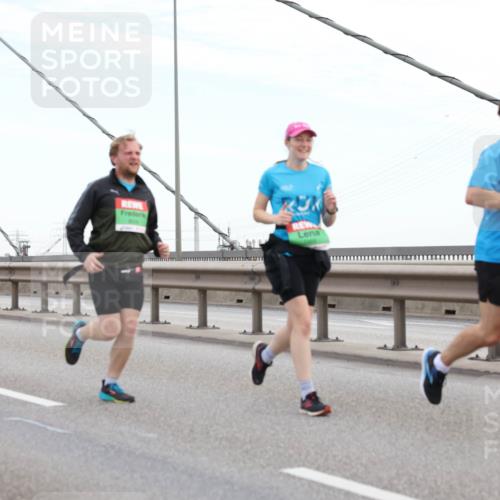 03.10.2025 - Köhlbrandbrückenlauf Lena Gebhardt http://msf.ph/oto/9196661 03.10.2025 15:28:10 Position 1  meine-sportfotos.de