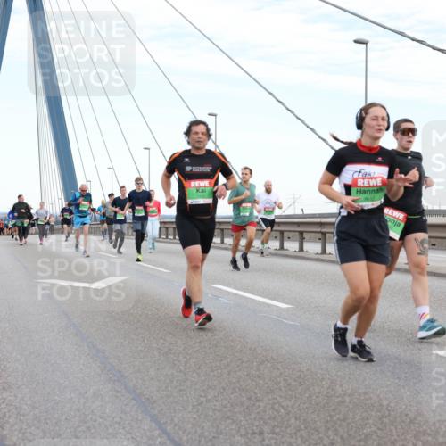 03.10.2025 - Köhlbrandbrückenlauf Lena Gebhardt http://msf.ph/oto/9196666 03.10.2025 15:28:11 Position 1 7612 meine-sportfotos.de