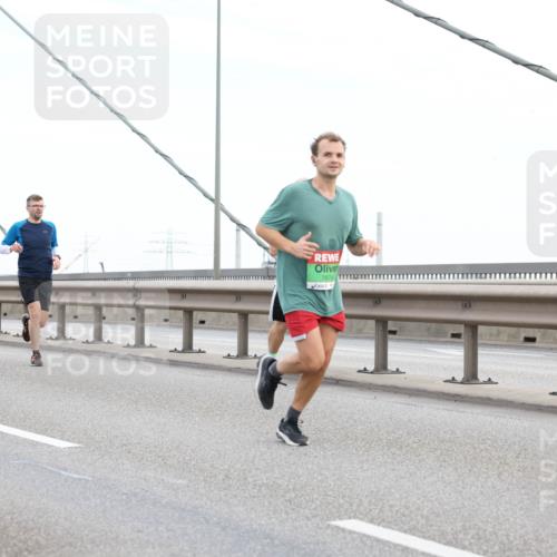 03.10.2025 - Köhlbrandbrückenlauf Lena Gebhardt http://msf.ph/oto/9196673 03.10.2025 15:28:13 Position 1  meine-sportfotos.de