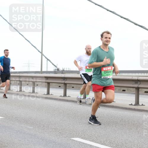03.10.2025 - Köhlbrandbrückenlauf Lena Gebhardt http://msf.ph/oto/9196676 03.10.2025 15:28:14 Position 1 9475, 7674 meine-sportfotos.de