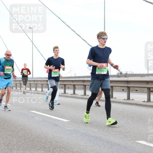 03.10.2025 - Köhlbrandbrückenlauf Lena Gebhardt http://msf.ph/oto/9196678 03.10.2025 15:28:14 Position 1 9475 meine-sportfotos.de