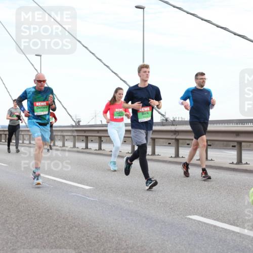 03.10.2025 - Köhlbrandbrückenlauf Lena Gebhardt http://msf.ph/oto/9196684 03.10.2025 15:28:15 Position 1 7397, 9475 meine-sportfotos.de