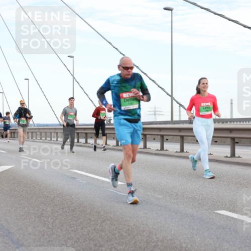 03.10.2025 - Köhlbrandbrückenlauf Lena Gebhardt http://msf.ph/oto/9196689 03.10.2025 15:28:16 Position 1 9473 meine-sportfotos.de