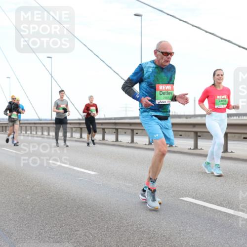 03.10.2025 - Köhlbrandbrückenlauf Lena Gebhardt http://msf.ph/oto/9196692 03.10.2025 15:28:17 Position 1 7397 meine-sportfotos.de