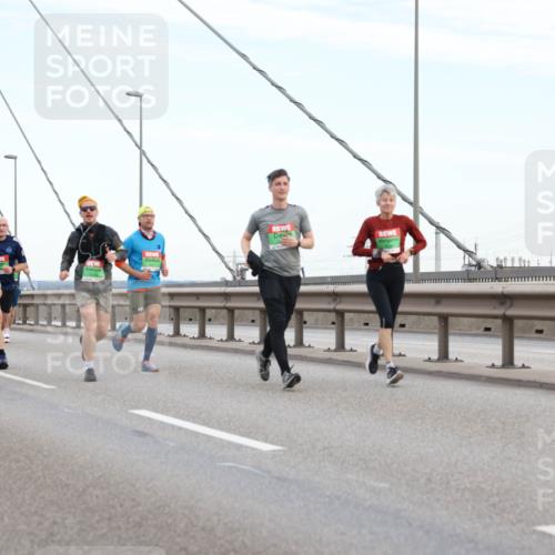 03.10.2025 - Köhlbrandbrückenlauf Lena Gebhardt http://msf.ph/oto/9196694 03.10.2025 15:28:18 Position 1  meine-sportfotos.de