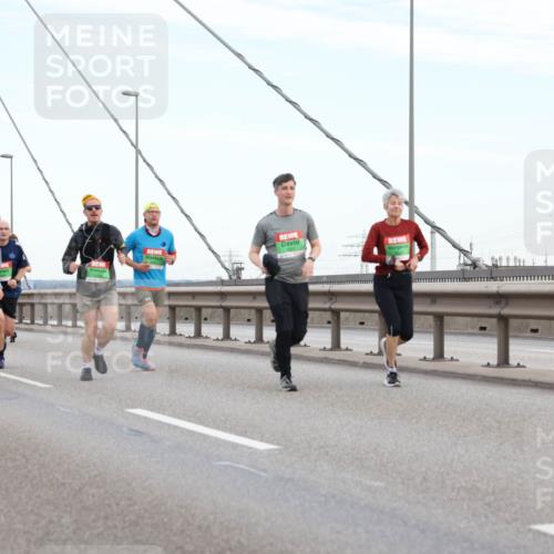 03.10.2025 - Köhlbrandbrückenlauf Lena Gebhardt http://msf.ph/oto/9196696 03.10.2025 15:28:18 Position 1  meine-sportfotos.de