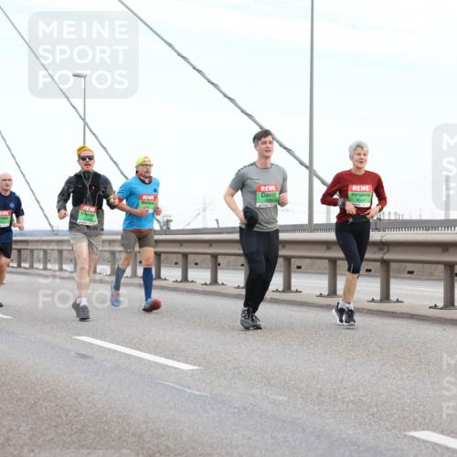 03.10.2025 - Köhlbrandbrückenlauf Lena Gebhardt http://msf.ph/oto/9196698 03.10.2025 15:28:18 Position 1 8144 meine-sportfotos.de