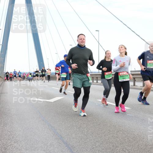 03.10.2025 - Köhlbrandbrückenlauf Lena Gebhardt http://msf.ph/oto/9196708 03.10.2025 15:28:21 Position 1 9065, 7533 meine-sportfotos.de