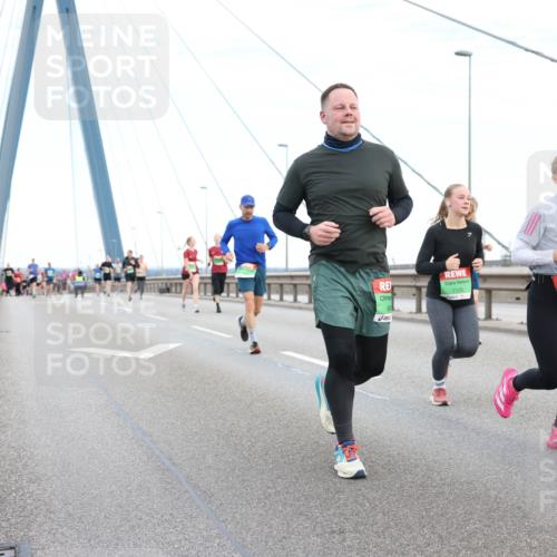 03.10.2025 - Köhlbrandbrückenlauf Lena Gebhardt http://msf.ph/oto/9196715 03.10.2025 15:28:22 Position 1 7135, 9065 meine-sportfotos.de