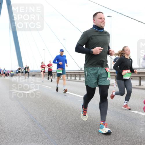 03.10.2025 - Köhlbrandbrückenlauf Lena Gebhardt http://msf.ph/oto/9196717 03.10.2025 15:28:22 Position 1 7135, 9065 meine-sportfotos.de