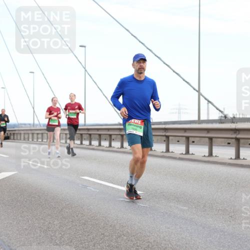 03.10.2025 - Köhlbrandbrückenlauf Lena Gebhardt http://msf.ph/oto/9196719 03.10.2025 15:28:23 Position 1 7626 meine-sportfotos.de