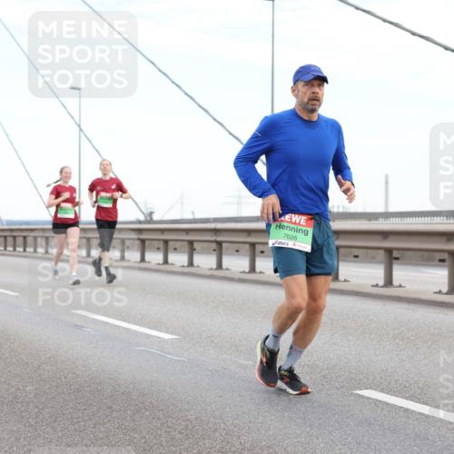 03.10.2025 - Köhlbrandbrückenlauf Lena Gebhardt http://msf.ph/oto/9196722 03.10.2025 15:28:24 Position 1 7626 meine-sportfotos.de