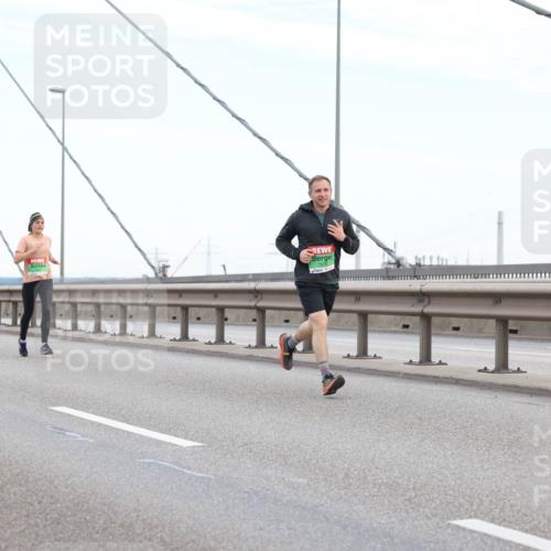 03.10.2025 - Köhlbrandbrückenlauf Lena Gebhardt http://msf.ph/oto/9196735 03.10.2025 15:28:28 Position 1 7576 meine-sportfotos.de