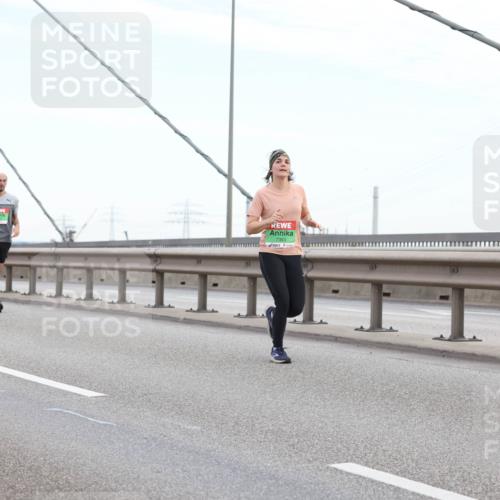 03.10.2025 - Köhlbrandbrückenlauf Lena Gebhardt http://msf.ph/oto/9196743 03.10.2025 15:28:31 Position 1 7393 meine-sportfotos.de