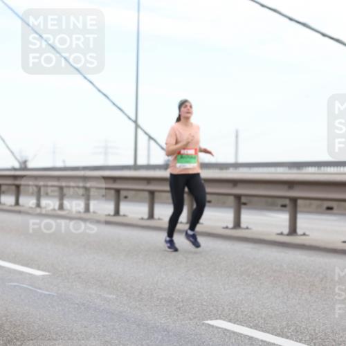 03.10.2025 - Köhlbrandbrückenlauf Lena Gebhardt http://msf.ph/oto/9196745 03.10.2025 15:28:31 Position 1  meine-sportfotos.de