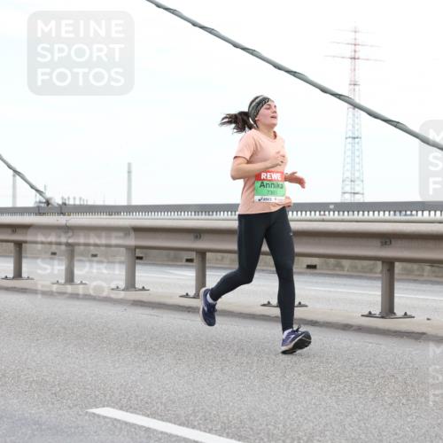 03.10.2025 - Köhlbrandbrückenlauf Lena Gebhardt http://msf.ph/oto/9196748 03.10.2025 15:28:32 Position 1 7393 meine-sportfotos.de