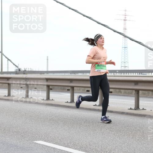 03.10.2025 - Köhlbrandbrückenlauf Lena Gebhardt http://msf.ph/oto/9196749 03.10.2025 15:28:32 Position 1 7393 meine-sportfotos.de