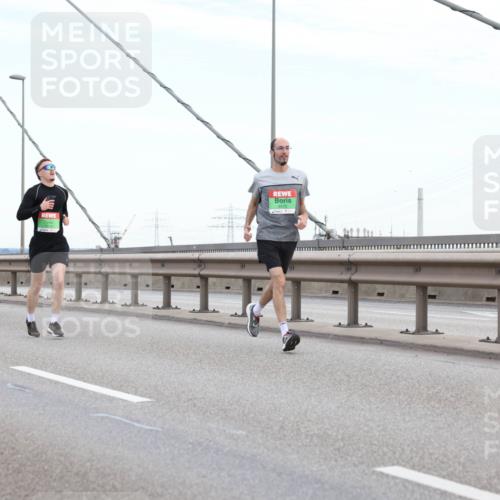 03.10.2025 - Köhlbrandbrückenlauf Lena Gebhardt http://msf.ph/oto/9196751 03.10.2025 15:28:33 Position 1  meine-sportfotos.de