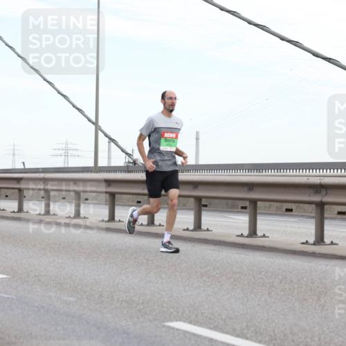 03.10.2025 - Köhlbrandbrückenlauf Lena Gebhardt http://msf.ph/oto/9196755 03.10.2025 15:28:34 Position 1  meine-sportfotos.de