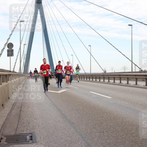 03.10.2025 - Köhlbrandbrückenlauf Lena Gebhardt http://msf.ph/oto/9196770 03.10.2025 15:28:39 Position 1  meine-sportfotos.de