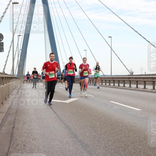 03.10.2025 - Köhlbrandbrückenlauf Lena Gebhardt http://msf.ph/oto/9196772 03.10.2025 15:28:40 Position 1  meine-sportfotos.de