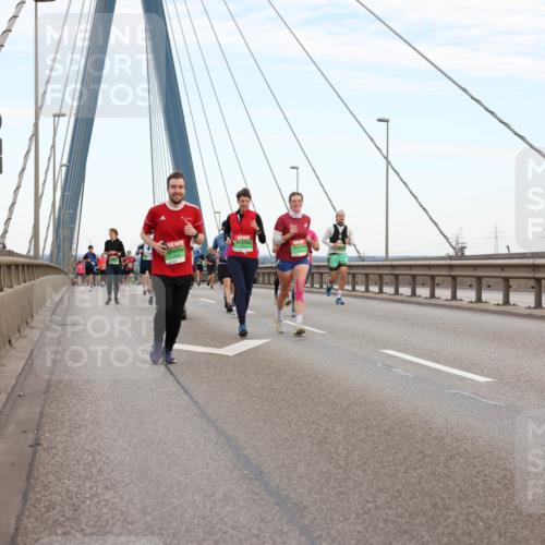 03.10.2025 - Köhlbrandbrückenlauf Lena Gebhardt http://msf.ph/oto/9196773 03.10.2025 15:28:40 Position 1  meine-sportfotos.de