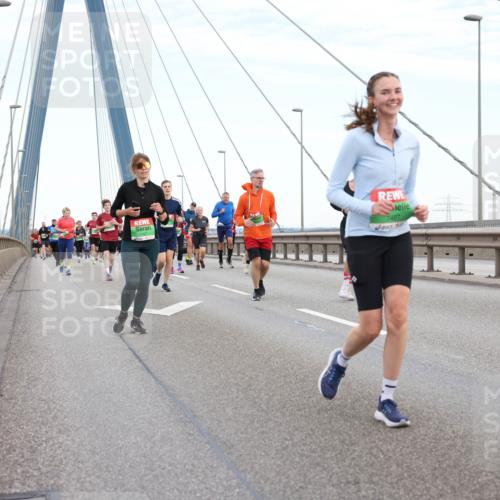 03.10.2025 - Köhlbrandbrückenlauf Lena Gebhardt http://msf.ph/oto/9196789 03.10.2025 15:28:47 Position 1 7487 meine-sportfotos.de