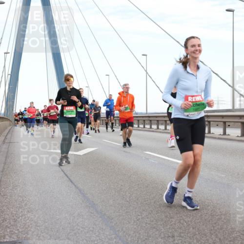 03.10.2025 - Köhlbrandbrückenlauf Lena Gebhardt http://msf.ph/oto/9196790 03.10.2025 15:28:47 Position 1 7487 meine-sportfotos.de