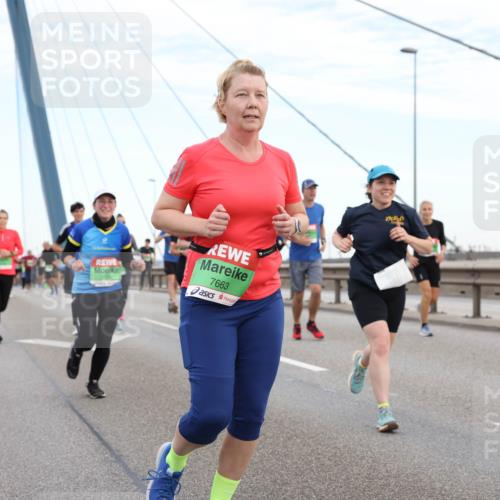 03.10.2025 - Köhlbrandbrückenlauf Lena Gebhardt http://msf.ph/oto/9196792 03.10.2025 15:28:55 Position 1 7663 meine-sportfotos.de