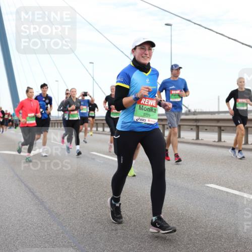 03.10.2025 - Köhlbrandbrückenlauf Lena Gebhardt http://msf.ph/oto/9196796 03.10.2025 15:28:56 Position 1 9229 meine-sportfotos.de