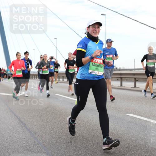 03.10.2025 - Köhlbrandbrückenlauf Lena Gebhardt http://msf.ph/oto/9196797 03.10.2025 15:28:56 Position 1 9229 meine-sportfotos.de