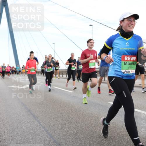 03.10.2025 - Köhlbrandbrückenlauf Lena Gebhardt http://msf.ph/oto/9196798 03.10.2025 15:28:57 Position 1 9229 meine-sportfotos.de