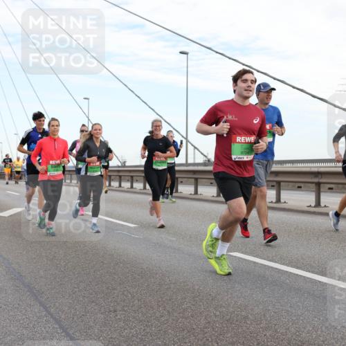 03.10.2025 - Köhlbrandbrückenlauf Lena Gebhardt http://msf.ph/oto/9196801 03.10.2025 15:28:57 Position 1 9724 meine-sportfotos.de