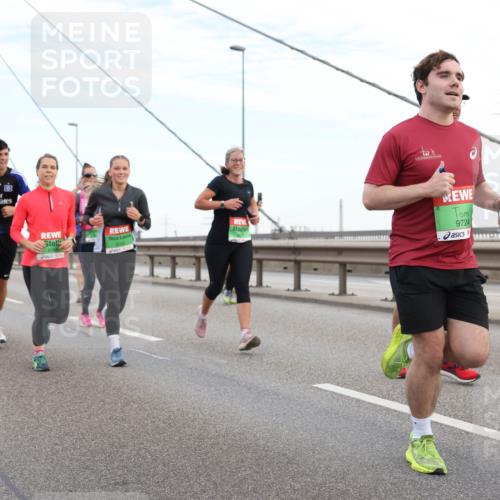 03.10.2025 - Köhlbrandbrückenlauf Lena Gebhardt http://msf.ph/oto/9196802 03.10.2025 15:28:58 Position 1 9724 meine-sportfotos.de