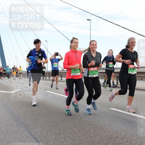 03.10.2025 - Köhlbrandbrückenlauf Lena Gebhardt http://msf.ph/oto/9196807 03.10.2025 15:28:58 Position 1 8766, 8765 meine-sportfotos.de
