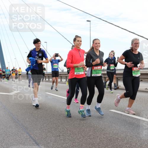03.10.2025 - Köhlbrandbrückenlauf Lena Gebhardt http://msf.ph/oto/9196808 03.10.2025 15:28:58 Position 1 8766, 8765, 8058 meine-sportfotos.de