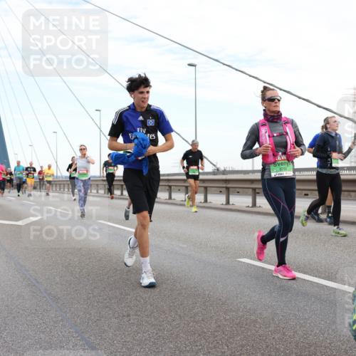 03.10.2025 - Köhlbrandbrückenlauf Lena Gebhardt http://msf.ph/oto/9196813 03.10.2025 15:28:59 Position 1 7, 8788, 876 meine-sportfotos.de