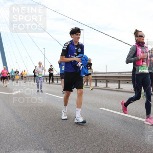 03.10.2025 - Köhlbrandbrückenlauf Lena Gebhardt http://msf.ph/oto/9196814 03.10.2025 15:29:00 Position 1 8788 meine-sportfotos.de