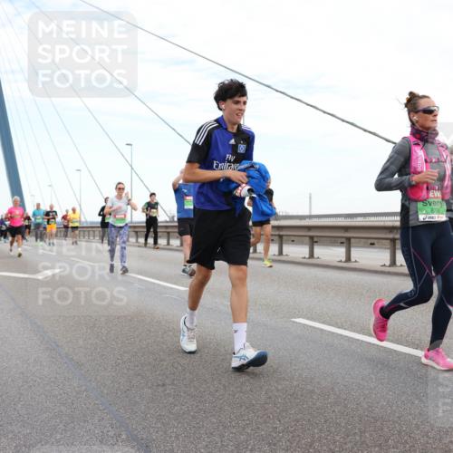 03.10.2025 - Köhlbrandbrückenlauf Lena Gebhardt http://msf.ph/oto/9196815 03.10.2025 15:29:00 Position 1 8788 meine-sportfotos.de