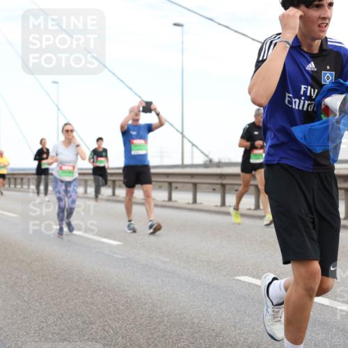 03.10.2025 - Köhlbrandbrückenlauf Lena Gebhardt http://msf.ph/oto/9196817 03.10.2025 15:29:00 Position 1  meine-sportfotos.de