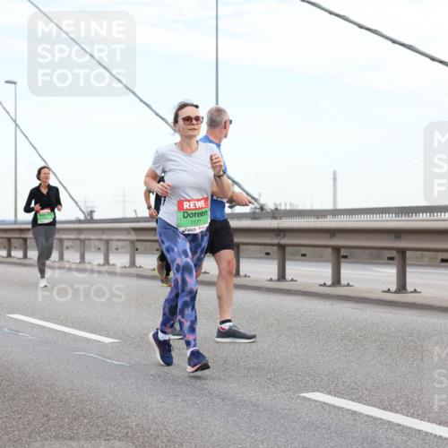 03.10.2025 - Köhlbrandbrückenlauf Lena Gebhardt http://msf.ph/oto/9196818 03.10.2025 15:29:02 Position 1 7177 meine-sportfotos.de
