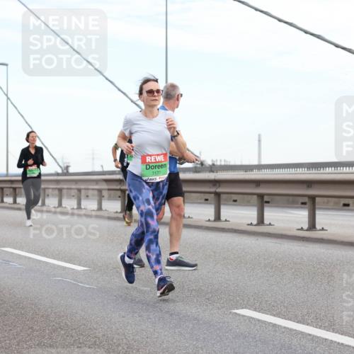 03.10.2025 - Köhlbrandbrückenlauf Lena Gebhardt http://msf.ph/oto/9196819 03.10.2025 15:29:02 Position 1 7177 meine-sportfotos.de