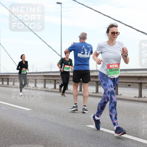 03.10.2025 - Köhlbrandbrückenlauf Lena Gebhardt http://msf.ph/oto/9196821 03.10.2025 15:29:02 Position 1 2017, 7177 meine-sportfotos.de