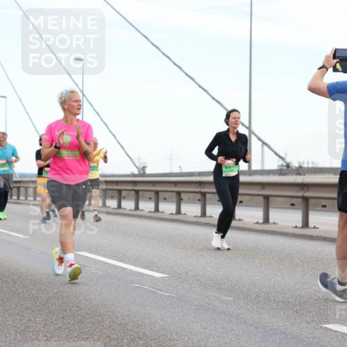 03.10.2025 - Köhlbrandbrückenlauf Lena Gebhardt http://msf.ph/oto/9196824 03.10.2025 15:29:03 Position 1 2017, 1501 meine-sportfotos.de