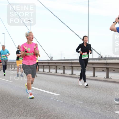 03.10.2025 - Köhlbrandbrückenlauf Lena Gebhardt http://msf.ph/oto/9196826 03.10.2025 15:29:03 Position 1 2017 meine-sportfotos.de