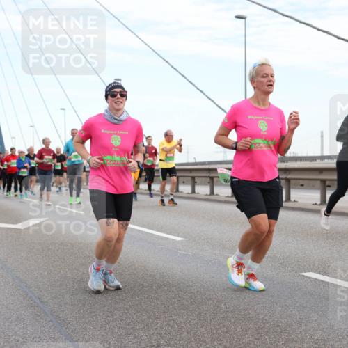 03.10.2025 - Köhlbrandbrückenlauf Lena Gebhardt http://msf.ph/oto/9196830 03.10.2025 15:29:05 Position 1  meine-sportfotos.de