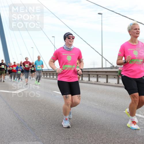 03.10.2025 - Köhlbrandbrückenlauf Lena Gebhardt http://msf.ph/oto/9196831 03.10.2025 15:29:05 Position 1  meine-sportfotos.de