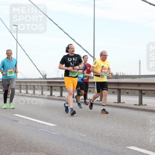03.10.2025 - Köhlbrandbrückenlauf Lena Gebhardt http://msf.ph/oto/9196834 03.10.2025 15:29:06 Position 1 9151 meine-sportfotos.de