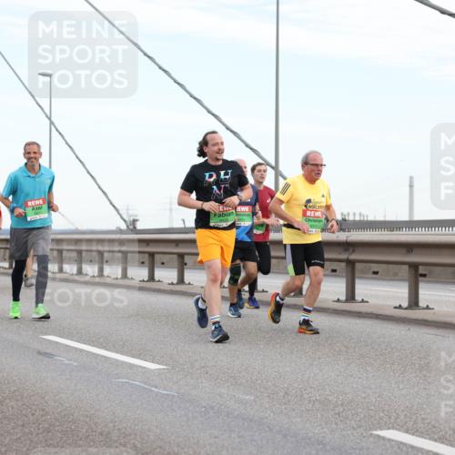 03.10.2025 - Köhlbrandbrückenlauf Lena Gebhardt http://msf.ph/oto/9196835 03.10.2025 15:29:06 Position 1 4, 9151, 9371, 7718 meine-sportfotos.de