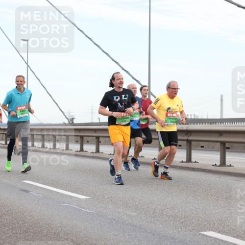 03.10.2025 - Köhlbrandbrückenlauf Lena Gebhardt http://msf.ph/oto/9196836 03.10.2025 15:29:06 Position 1 9371 meine-sportfotos.de